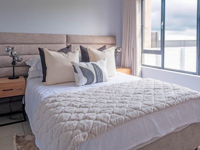 Brand New 2 Bed 2 Bathroom ultra-modern Apartment. Invest now!t! - Photo 5