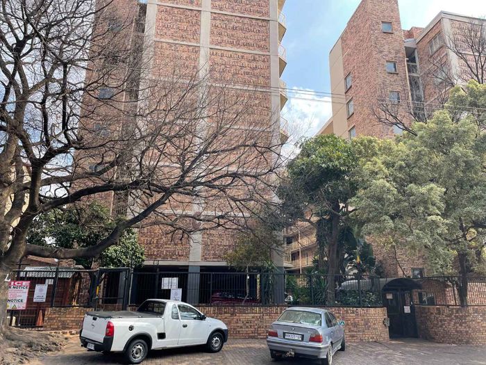 Property #2401346, Apartment Pending Sale in Silverton