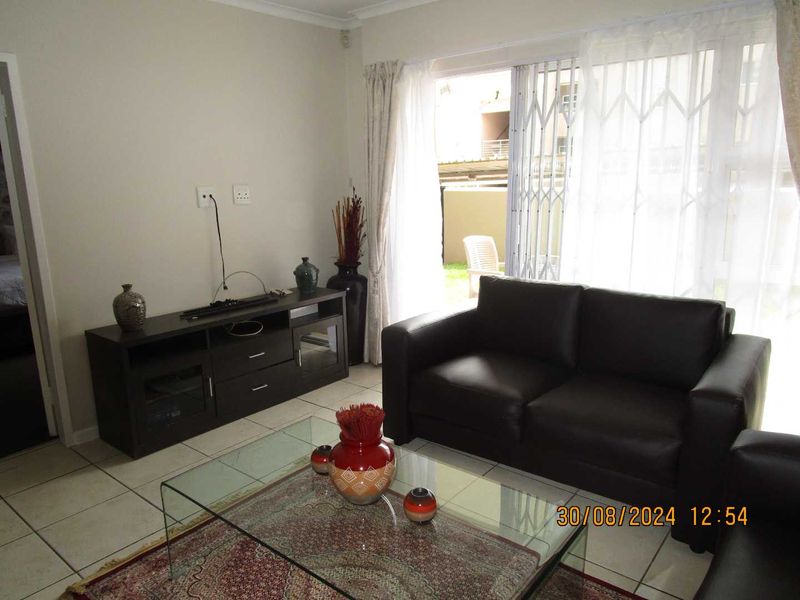 STUNNING FULLY FURNISHED GROUND FLOOR APARTMENT IN SECURE COMPLEX - Photo 2