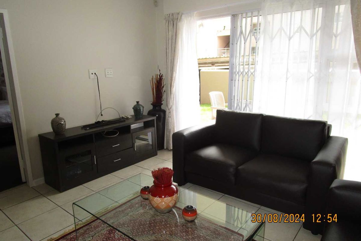 STUNNING FULLY FURNISHED GROUND FLOOR APARTMENT IN SECURE COMPLEX - Photo 2