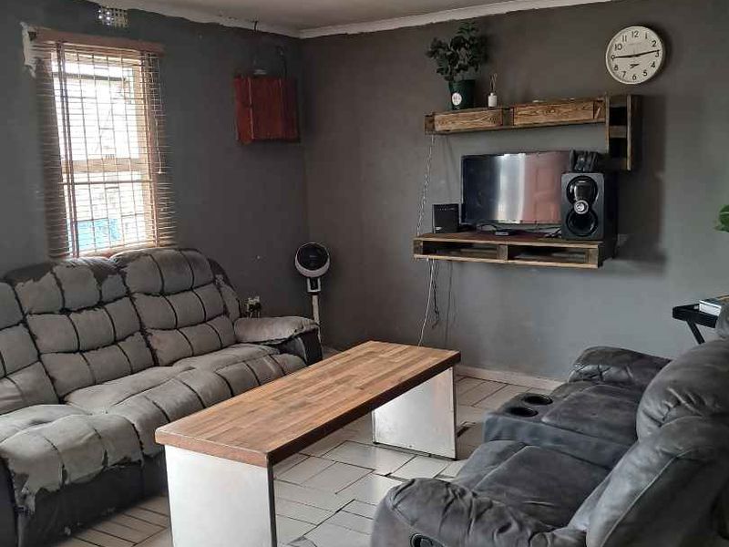 Charming 2-Bedroom House in Site C - Priced at R290,000 - Photo 10