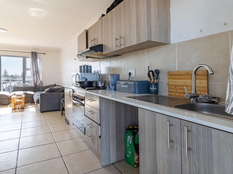 Neat & Low-Maintenance 2-Bedroom, 1-Bath Flat – Perfect for First-Time Buyers or Investors - Photo 5