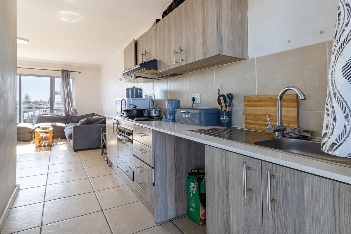 Neat & Low-Maintenance 2-Bedroom, 1-Bath Flat – Perfect for First-Time Buyers or Investors - Photo 5