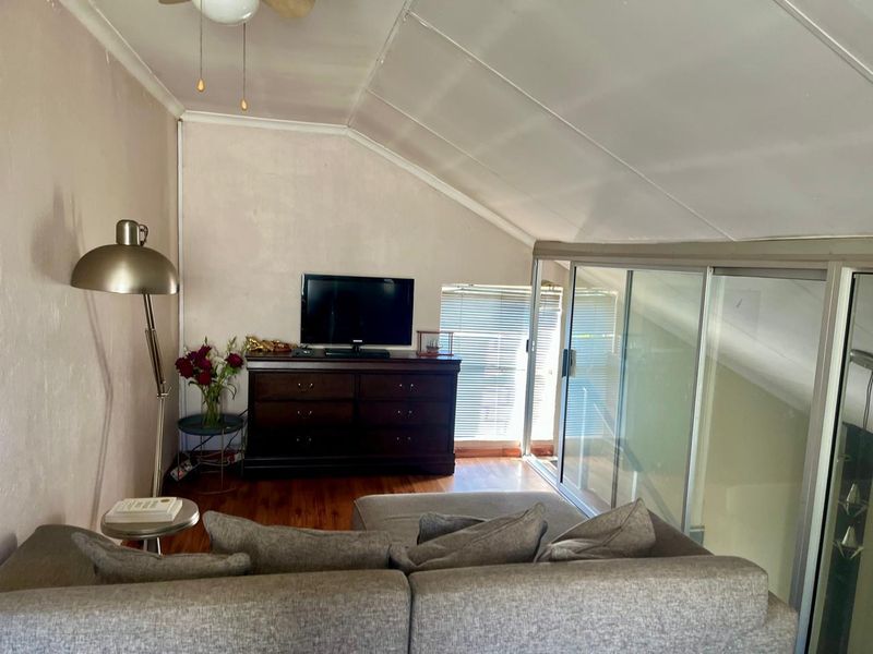 HEUWELSIG SECURITY ESTATE - 3 BEDROOM FREE STANDING TOWNHOUSE - Photo 5