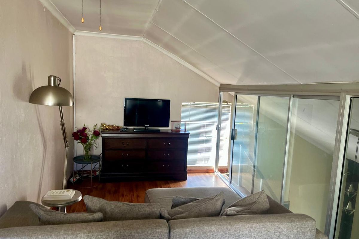 HEUWELSIG SECURITY ESTATE - 3 BEDROOM FREE STANDING TOWNHOUSE - Photo 5