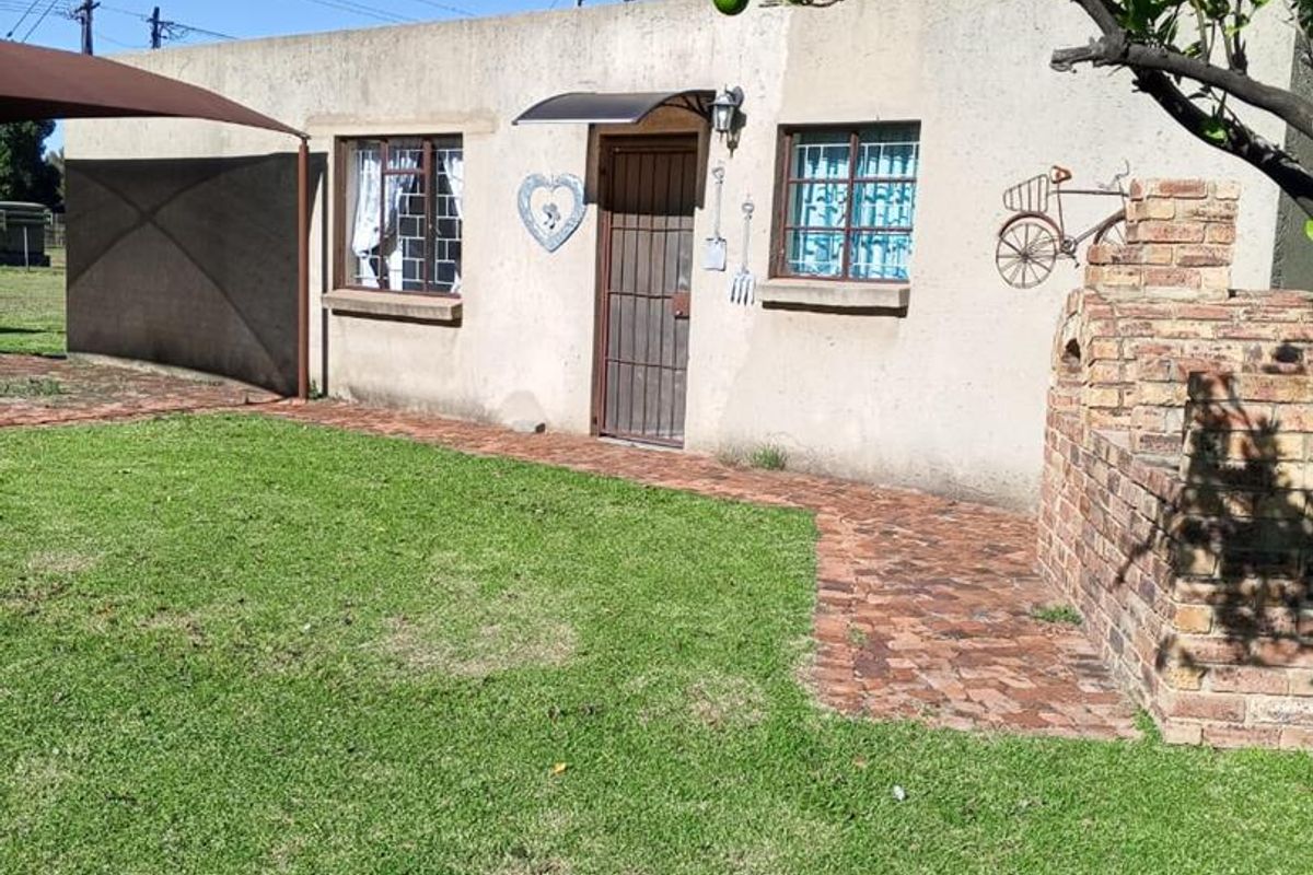 Bachelor’s Flat To Rent – Peaceful Garden Retreat - Photo 3