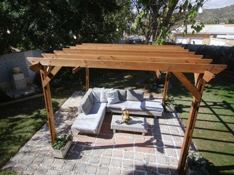 FOR SALE | LUXURY GUESTHOUSE OR EXCLUSIVE RESIDENCE | EROS PARK, WINDHOEK - Photo 4