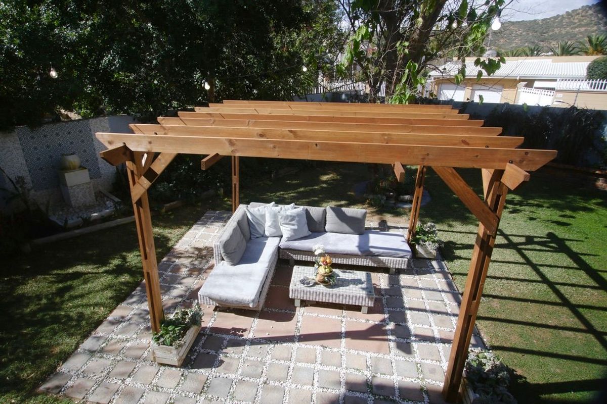 FOR SALE | LUXURY GUESTHOUSE OR EXCLUSIVE RESIDENCE | EROS PARK, WINDHOEK - Photo 4