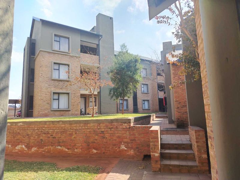 A GROUND FLOOR APARTMENT - Photo 9