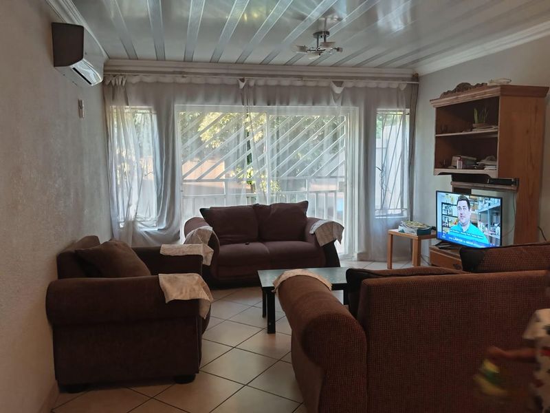 3 Bedroom Townhouse For Sale in Winternest Akasia - Photo 10