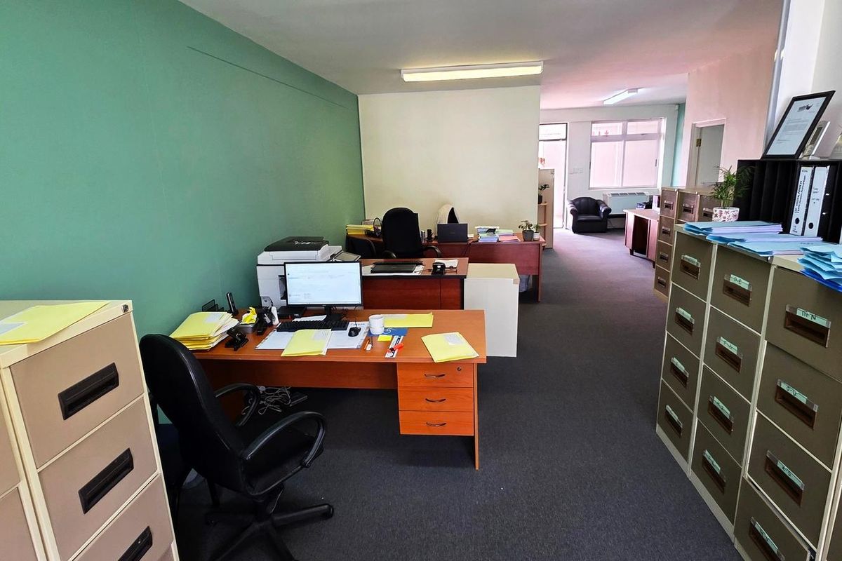 Tenanted First Floor Office in Westlake - Photo 5