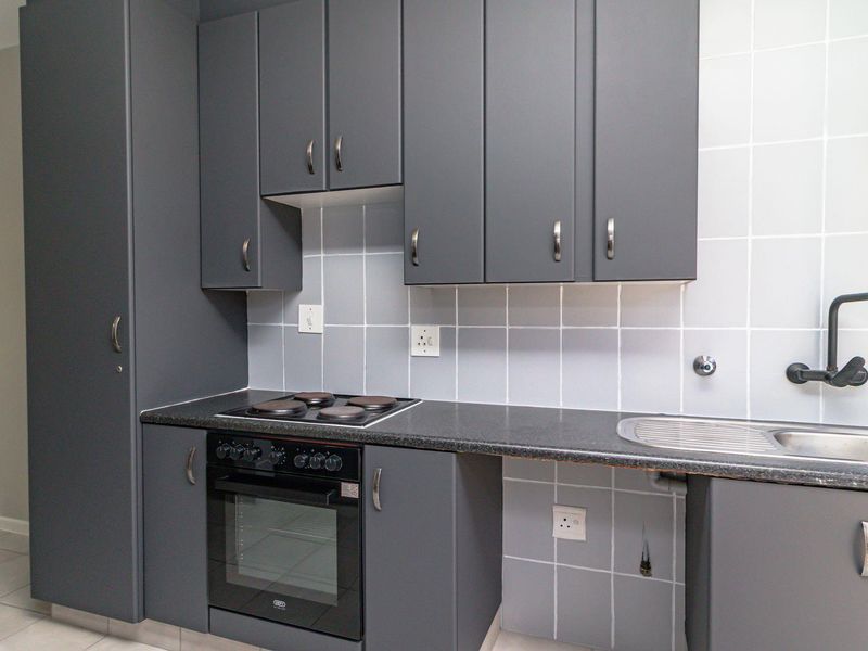 Spacious Duplex: Perfect Blend of Style and Functionality! - Photo 4