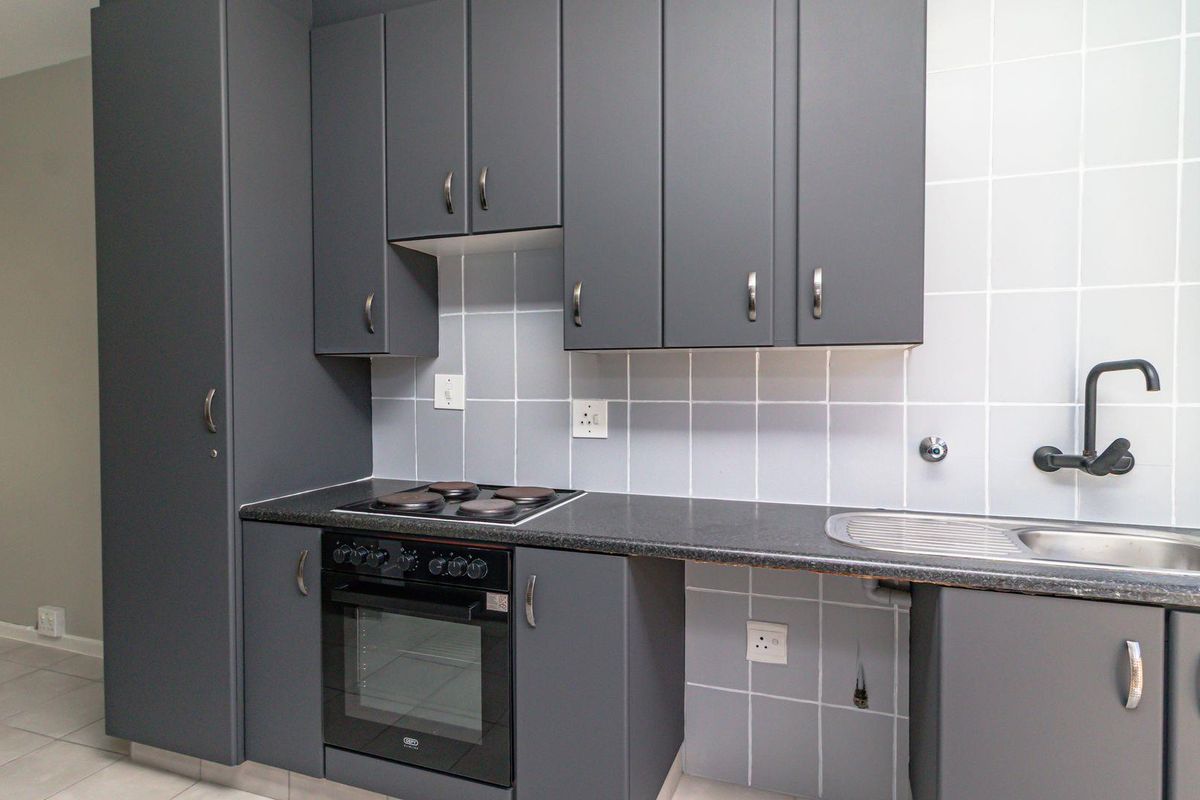 Spacious Duplex: Perfect Blend of Style and Functionality! - Photo 4