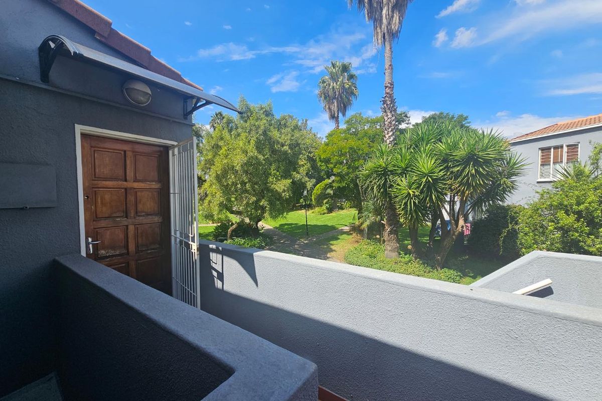 Extremely neat and sunny unit available in Radiokop. - Photo 4