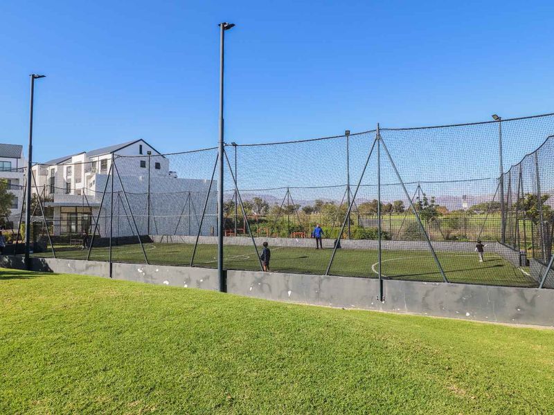 Luxury Ground-Floor Living at De Velde | 3-Bed, with lock up garage - Photo 3