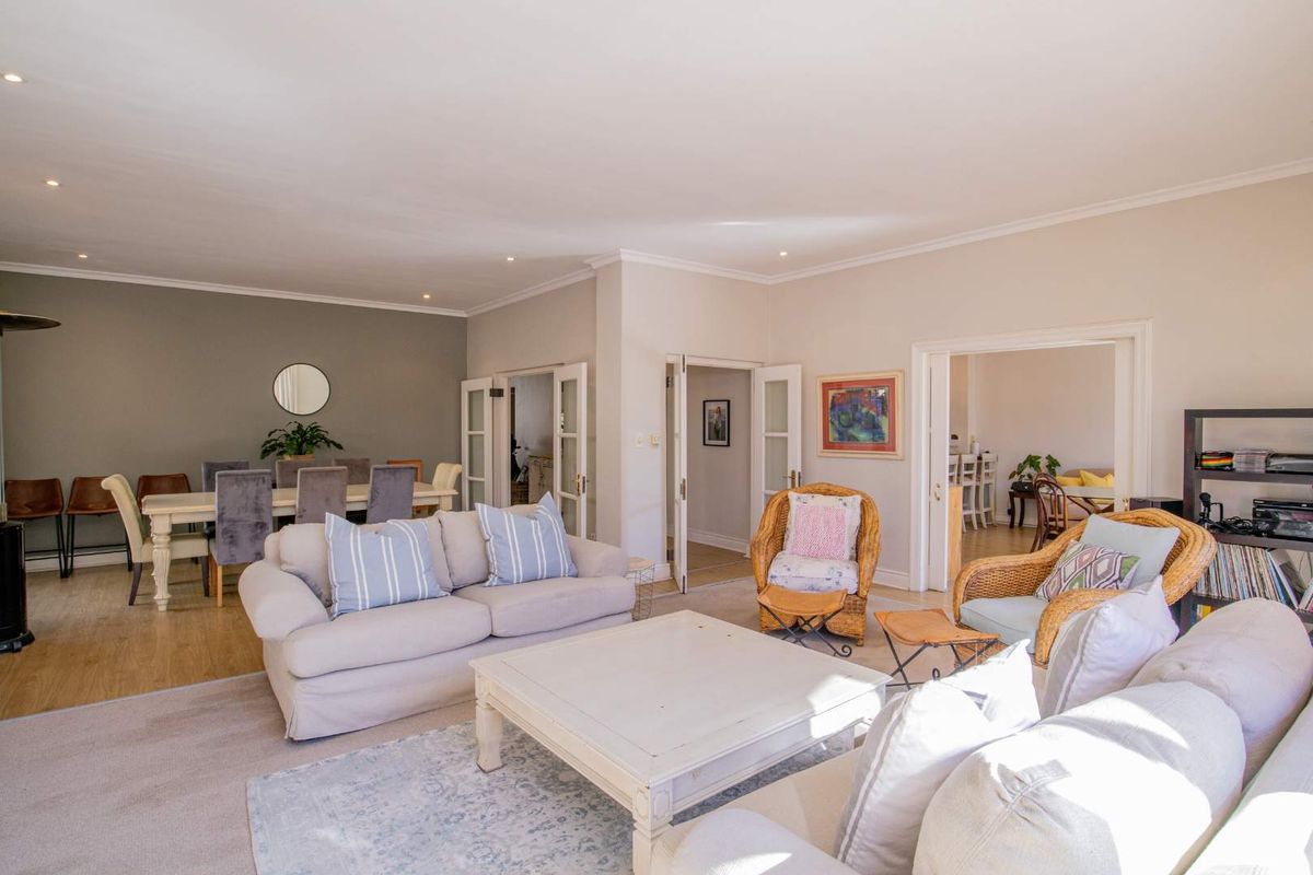 Beautifully Appointed 4 Bedroom Family Home - Photo 3