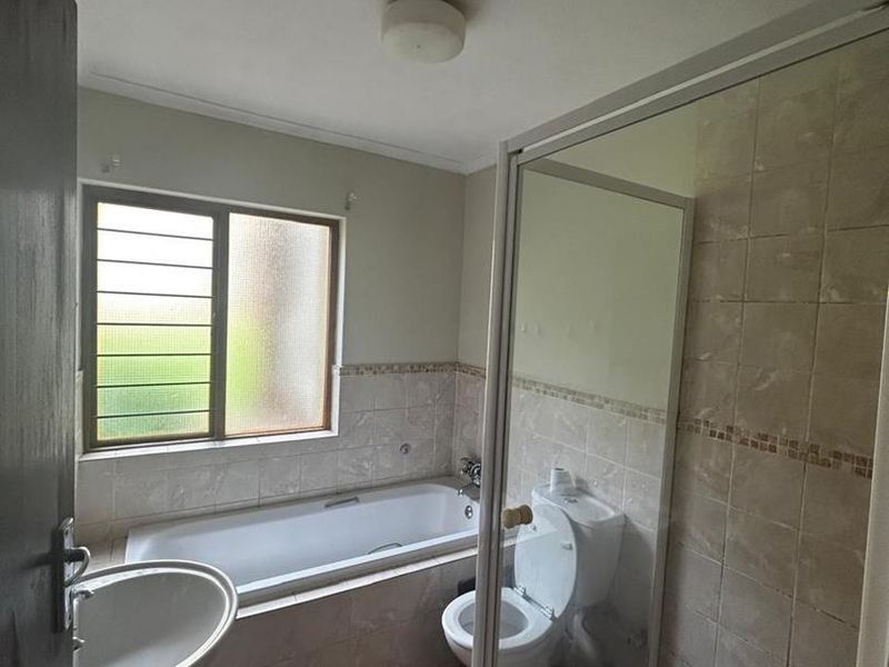 **Charming 2-Bedroom Apartment for Sale in 21 Zambezi Estates** - Photo 8