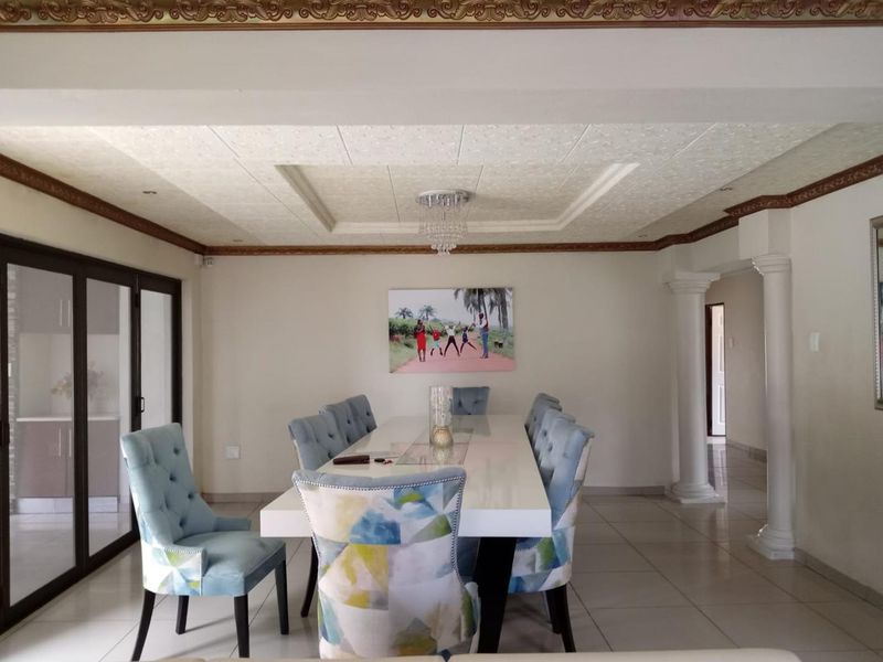 Beautiful Modern 7 Bedroom in Chantelle - Photo 9