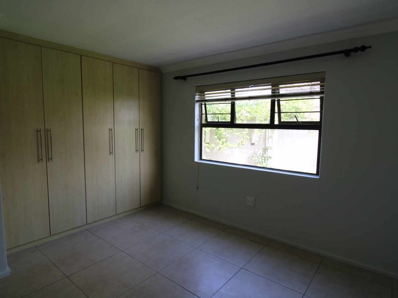 Partially double storey home in good neighbourhood. - Photo 3