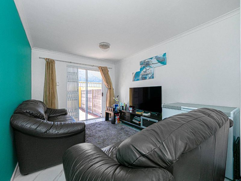 GARLANDALE, 2 BEDS WITH MASSIVE GARDEN - Photo 9