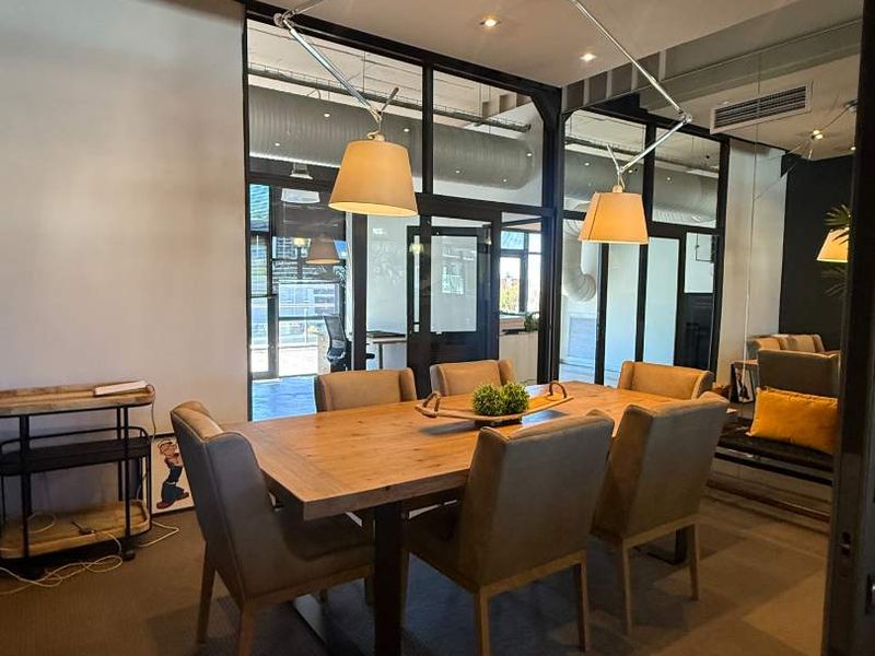 Plug and play furnished office with stunning views to let in Green Point - Photo 4