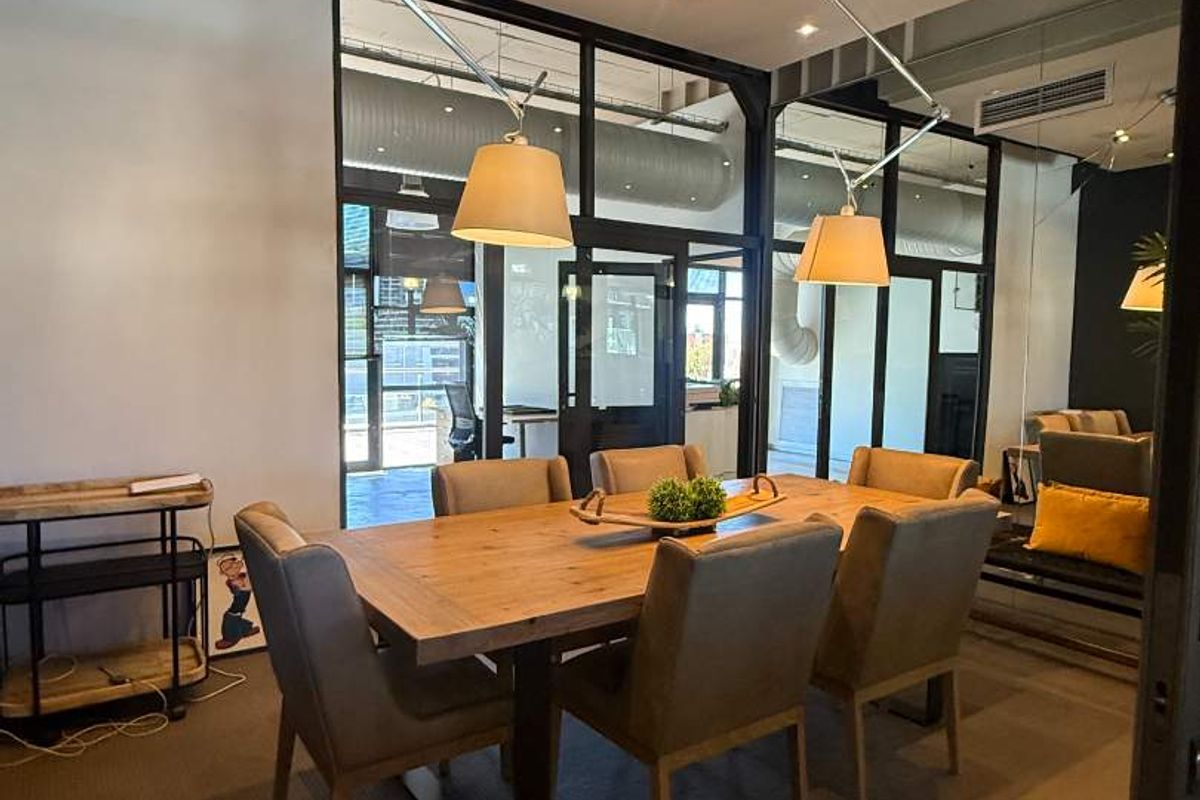 Plug and play furnished office with stunning views to let in Green Point - Photo 4