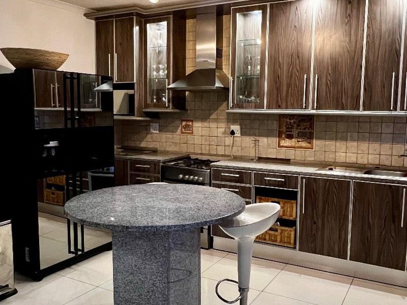 Move in ready house with quality finishes - Photo 7