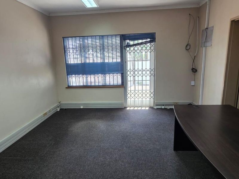 Commercial property for rent - Photo 8