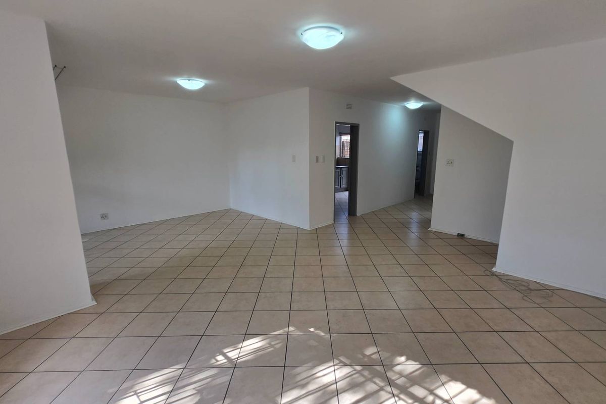 Spacious 3-Bedroom Townhouse with Gas Hob & Backup Water - Photo 5