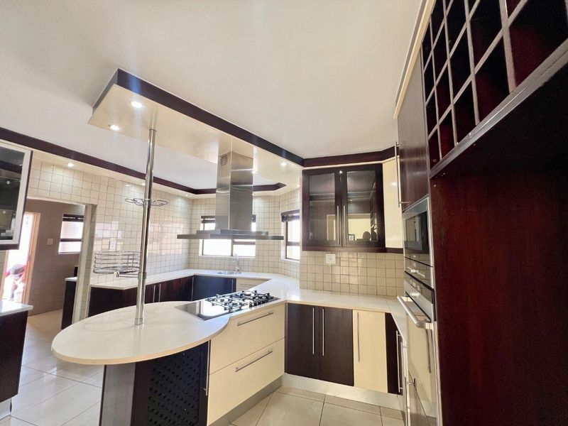 For Sale: Stunning Double-Story 5-Bedroom, 3-Bathroom Family Home - Photo 3