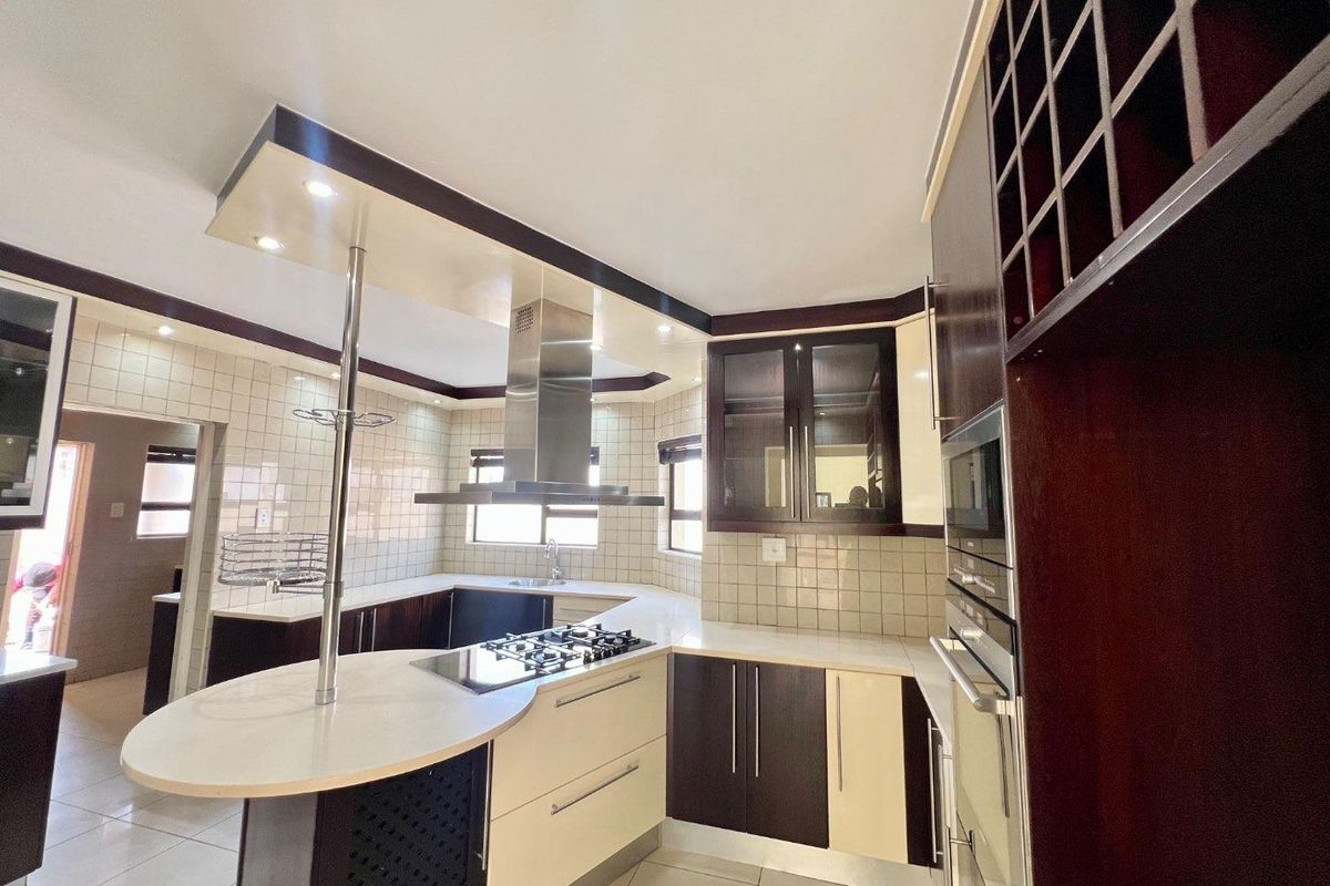 For Sale: Stunning Double-Story 5-Bedroom, 3-Bathroom Family Home - Photo 3