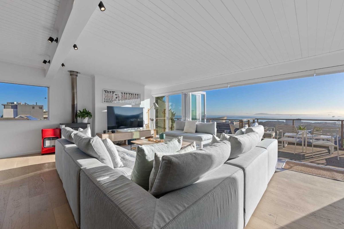 Contemporary Hillside Retreat with Expansive Bay Views - Photo 4