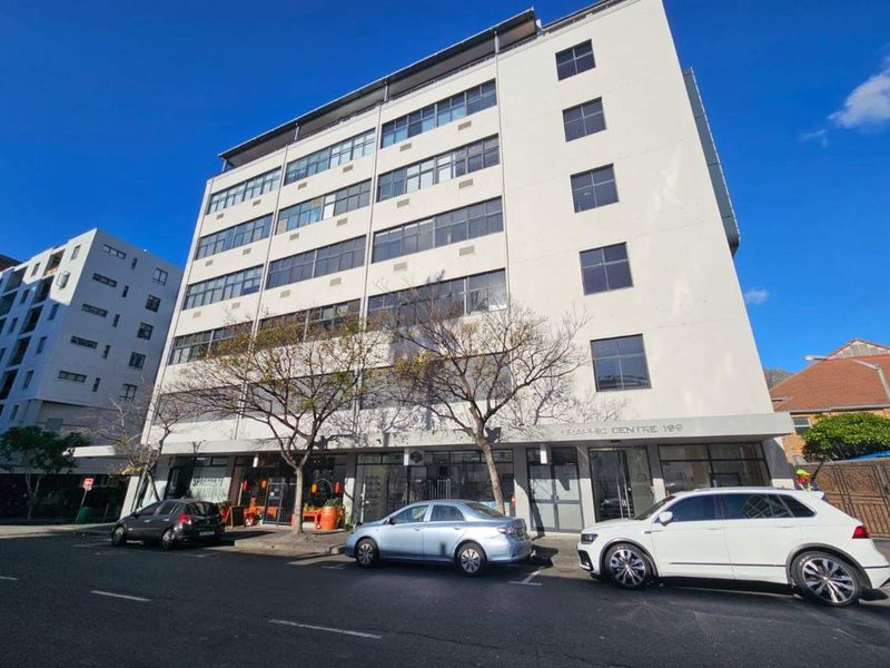 347m2 office to let in Loop Street - Photo 1