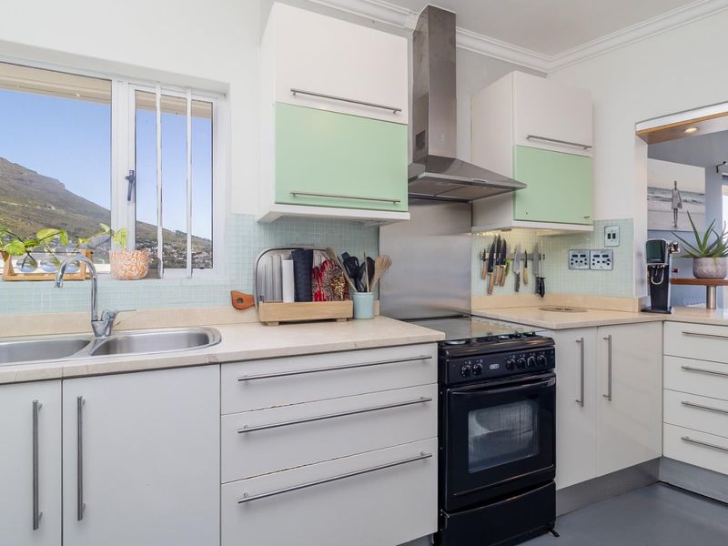 Scenic, Sun lit & Perfectly Positioned Corner Vredehoek Apartment - Photo 8