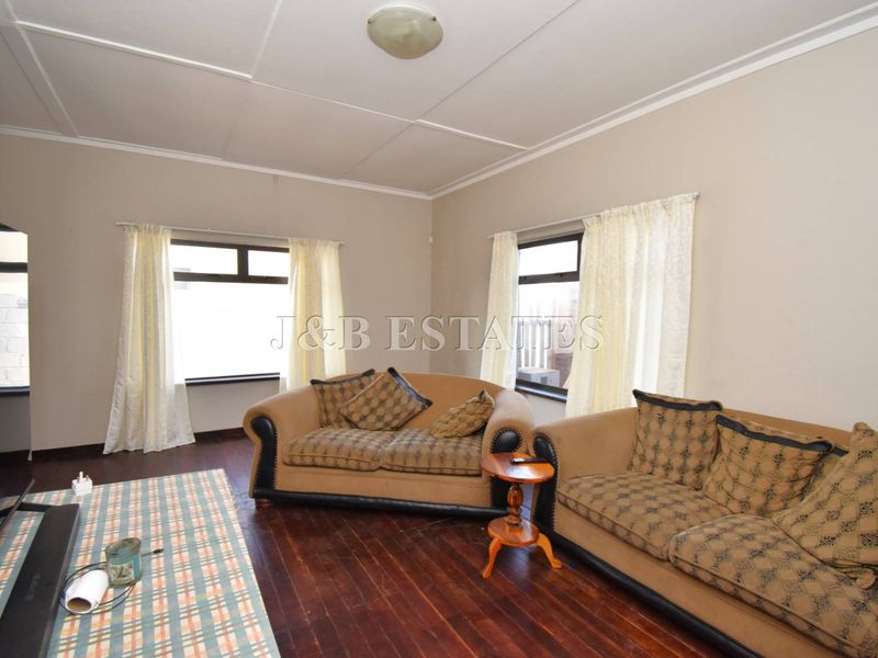 3 Bedroom House On Big Erf - Photo 4