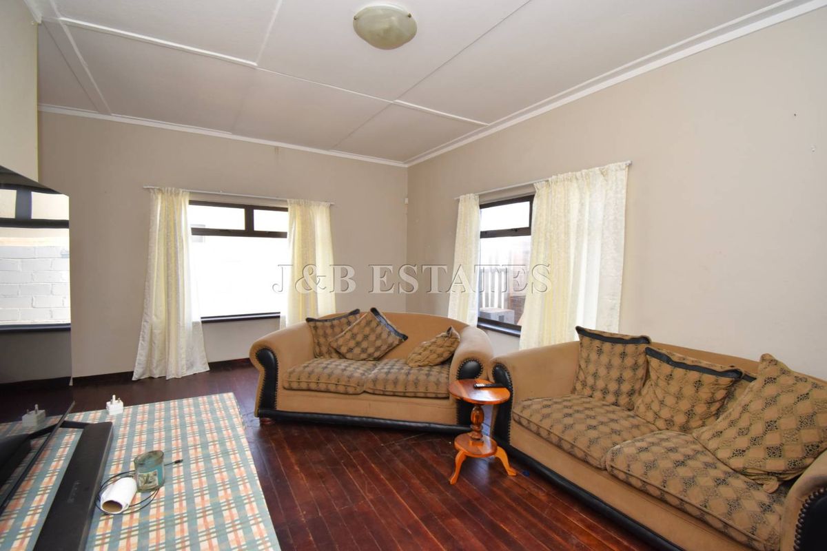 3 Bedroom House On Big Erf - Photo 4