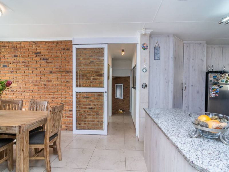 Stunning family home in Rangeview - Photo 8