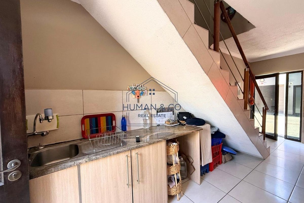 Modern 3-bedroom townhouse in town center - Photo 5