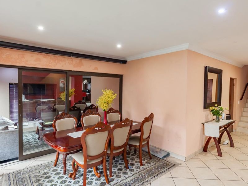 Spacious Family Home for Sale - Photo 8