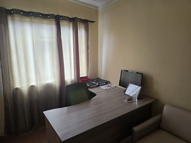 Prime Office Property for Sale - Windhoek Central - Photo 2
