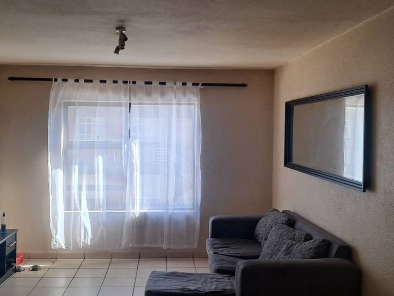 Spacious Apartment in Safe Complex! - Photo 6