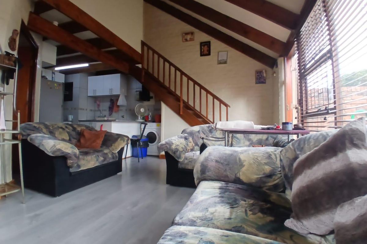 Sectional Title Facebrick Duplex Townhouse in quiet complex - Photo 5