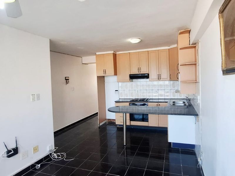 **Exquisite Sectional Title Apartment in Prime North Beach Location** - Photo 4