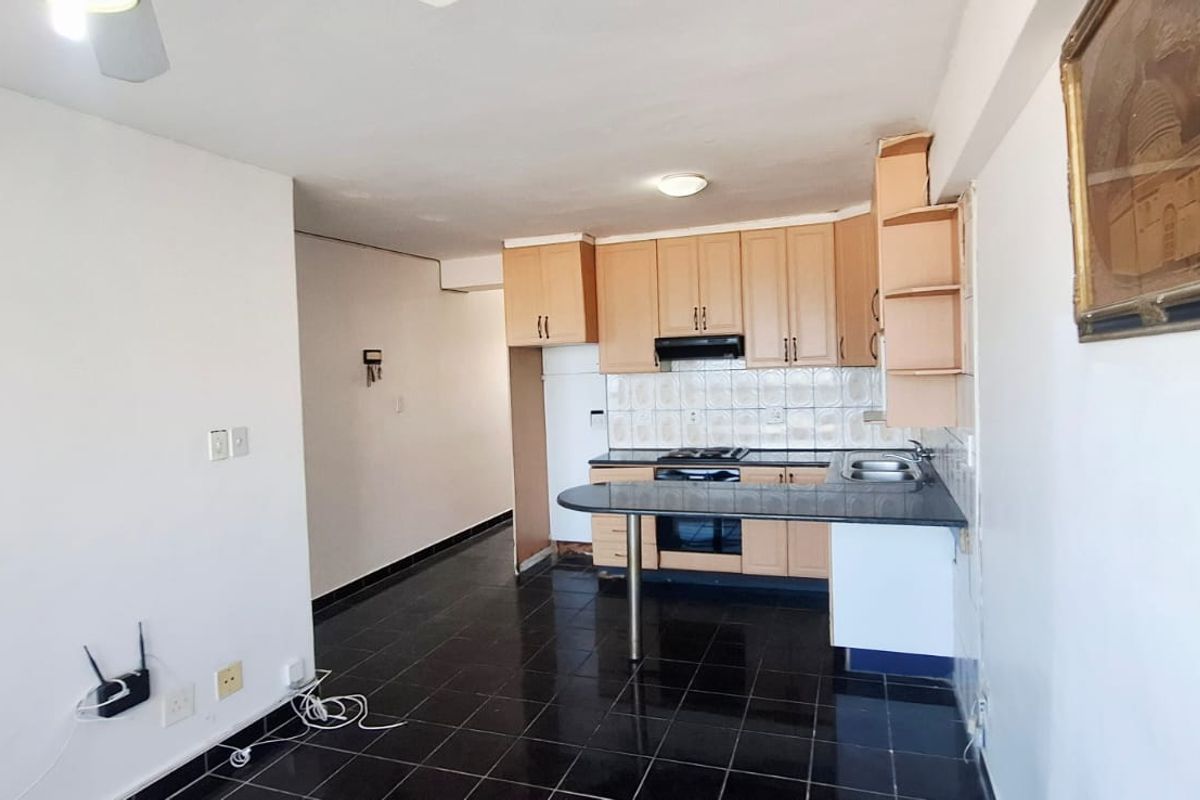 **Exquisite Sectional Title Apartment in Prime North Beach Location** - Photo 4