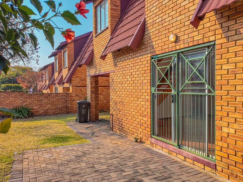 Charming 2 bedroom, 1 bathroom townhouse available in Barn Lodge, Boskruin. - Photo 10