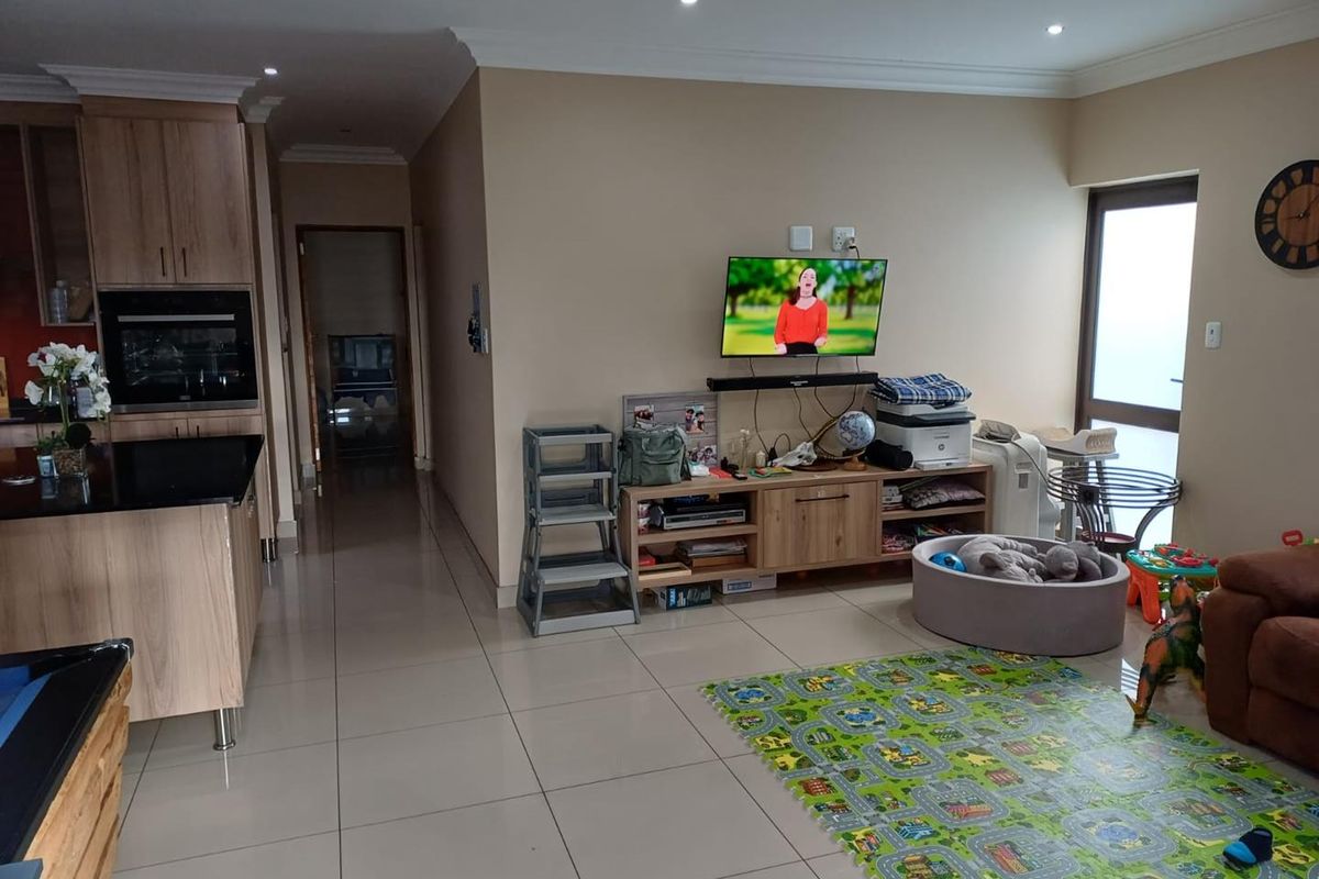 Flexible Layout Home Ideal for Airbnb or Large Families - Photo 5