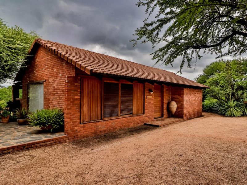 Zebra lodge studio apartment in Segaia Bush Retreat - Photo 2
