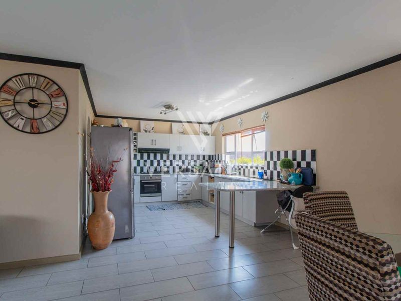 Family home with 1 bedroom flat - Photo 7