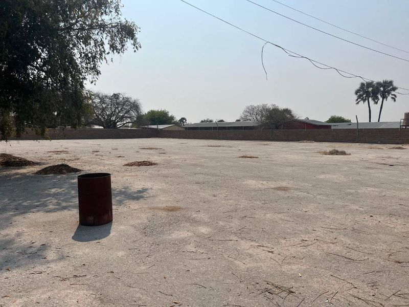 FOR SALE - INDUSTRIAL & OFFICE FACILITIES WITH 7-BEDROOM HOME - Photo 8