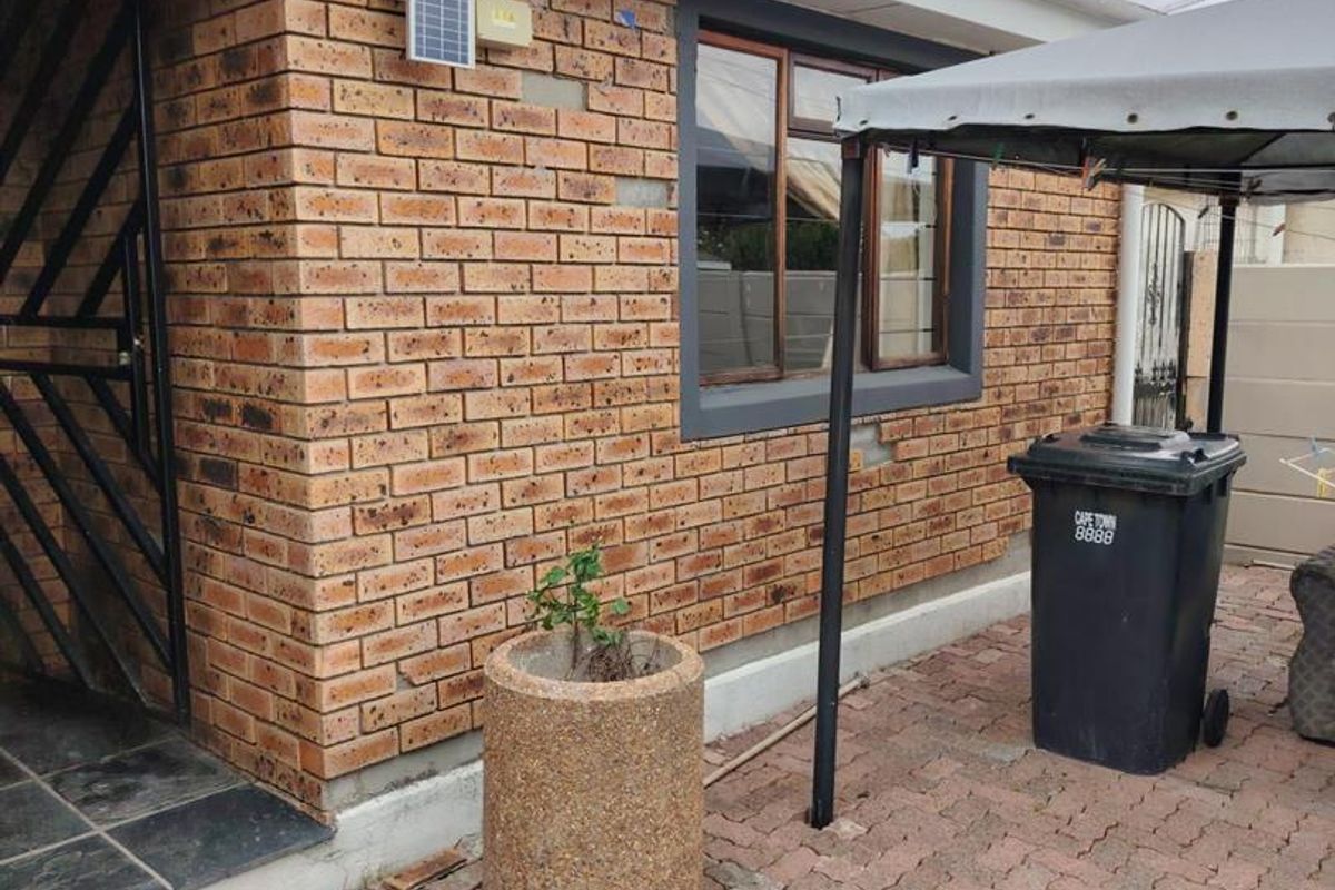 Comfortable three bedroom house to rent. - Photo 2